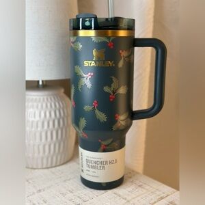 💚❤️ Stanley Limited Edition 40oz Tumbler - Holiday Botanical